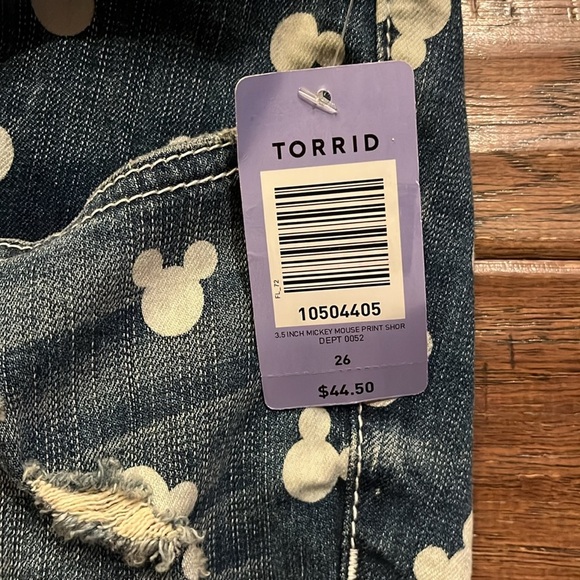 Torrid Disney Mickey Mouse Print Denim Distressed Shorts Size 26 - Picture 4 of 6